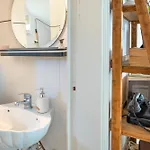 Peristeri Vila *