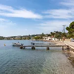 Peristeri Vila *