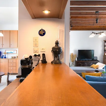 Peristeri Villa Alinda (Leros)