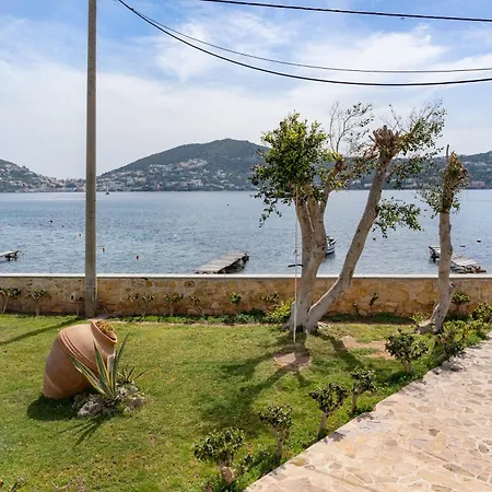 Peristeri Villa Alinda (Leros)